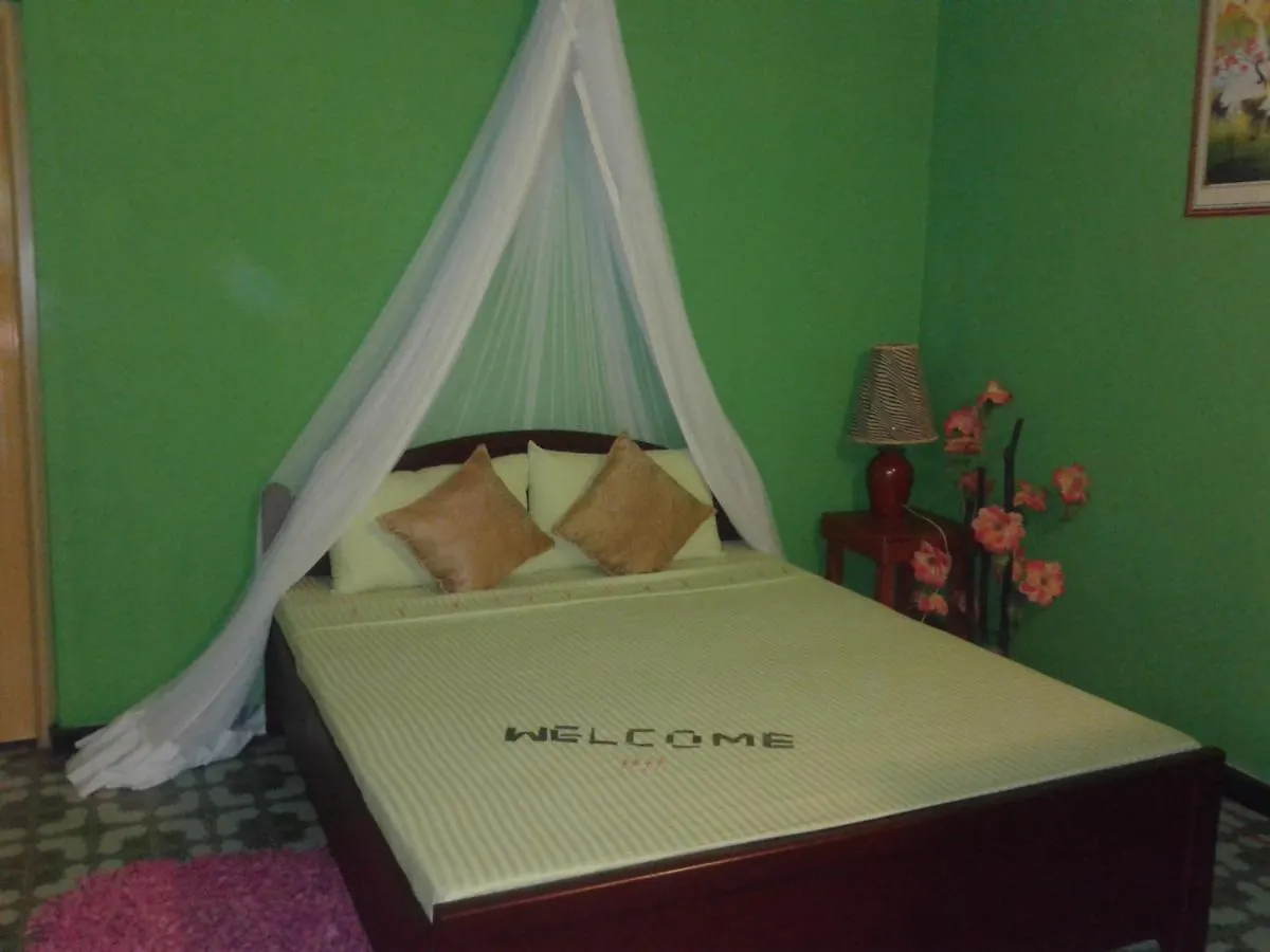 Green Bamboo House Сигирия